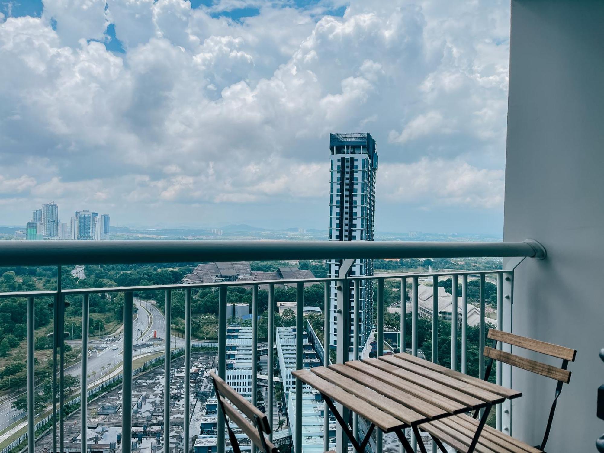 Teega Suites Puteriharbour By Wp Homestay Джохор-Бару Экстерьер фото